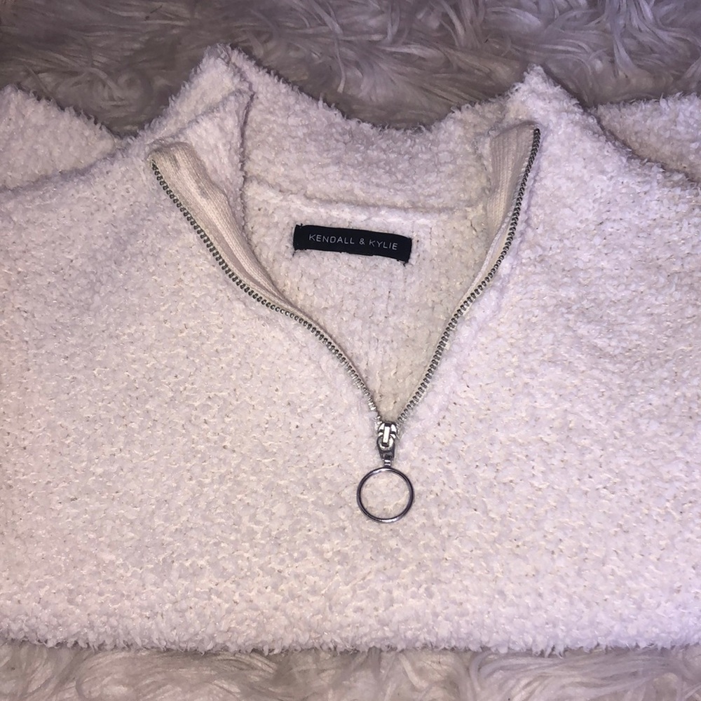 kendall & kylie white top